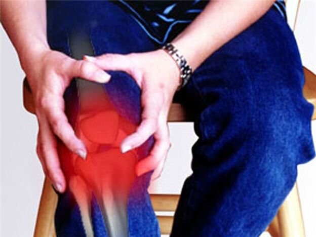 Pain in the knee joint caused by a pathological process. 