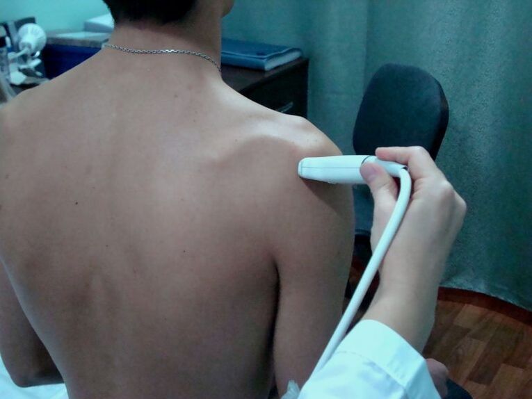 Modern physiotherapy will help to cope with the symptoms of shoulder osteoarthritis in the early stages. 