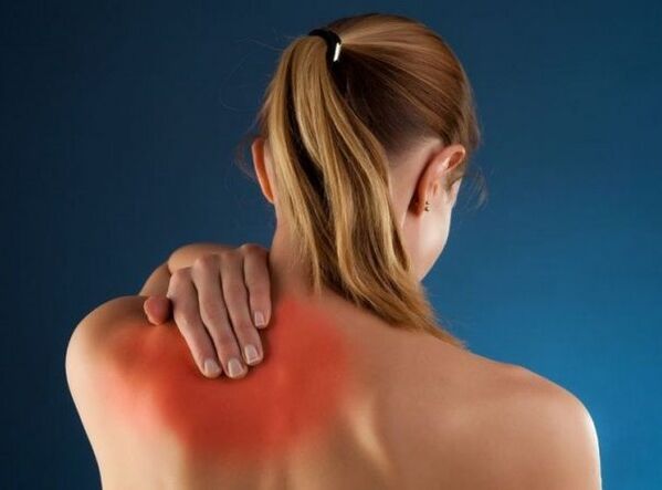 back pain in the shoulder blades photo 1